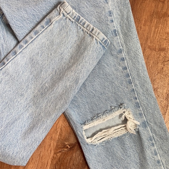 Because of Alice BOA. Classic Light Rinse Mom Jeans Large - Picture 4 of 6